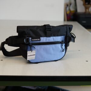 Rolltop Hipbag - "Mary" (schwarz/bluebell)
